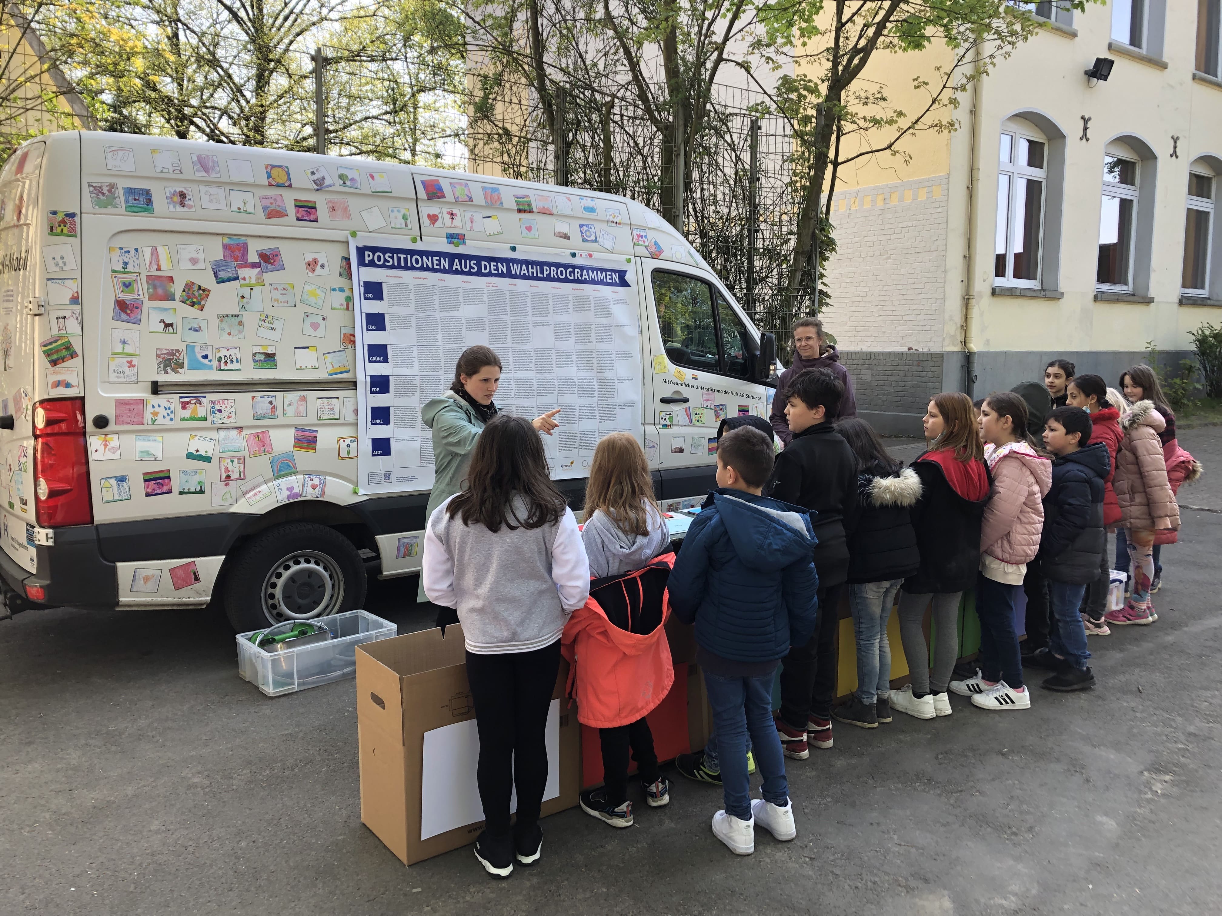 U-18-Wahl Kinder am MakiMobil